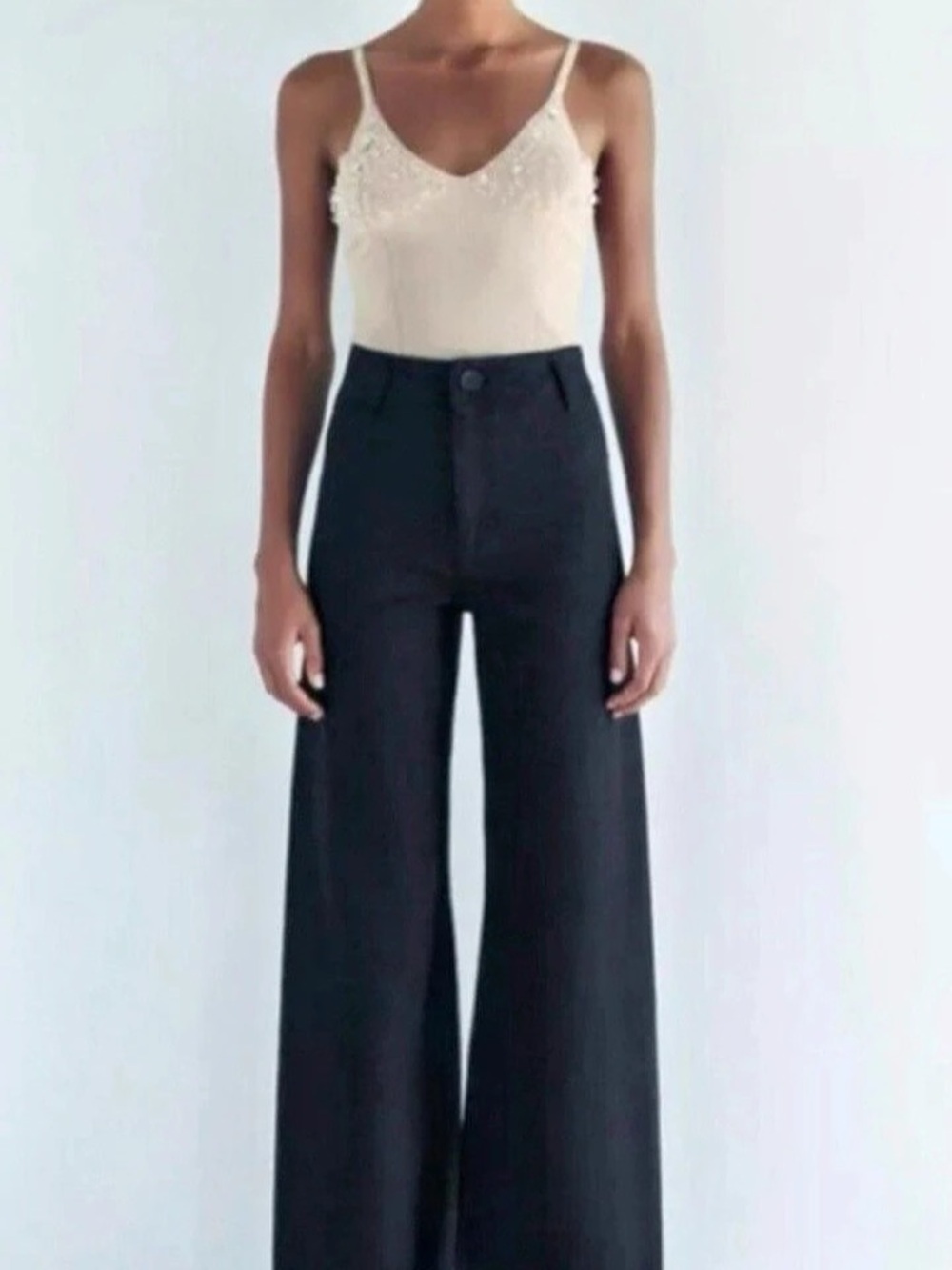 ZARA TRF High-Rise Wide-Leg Jeans Wide Leg Raw Hem Pants in Black Size 2